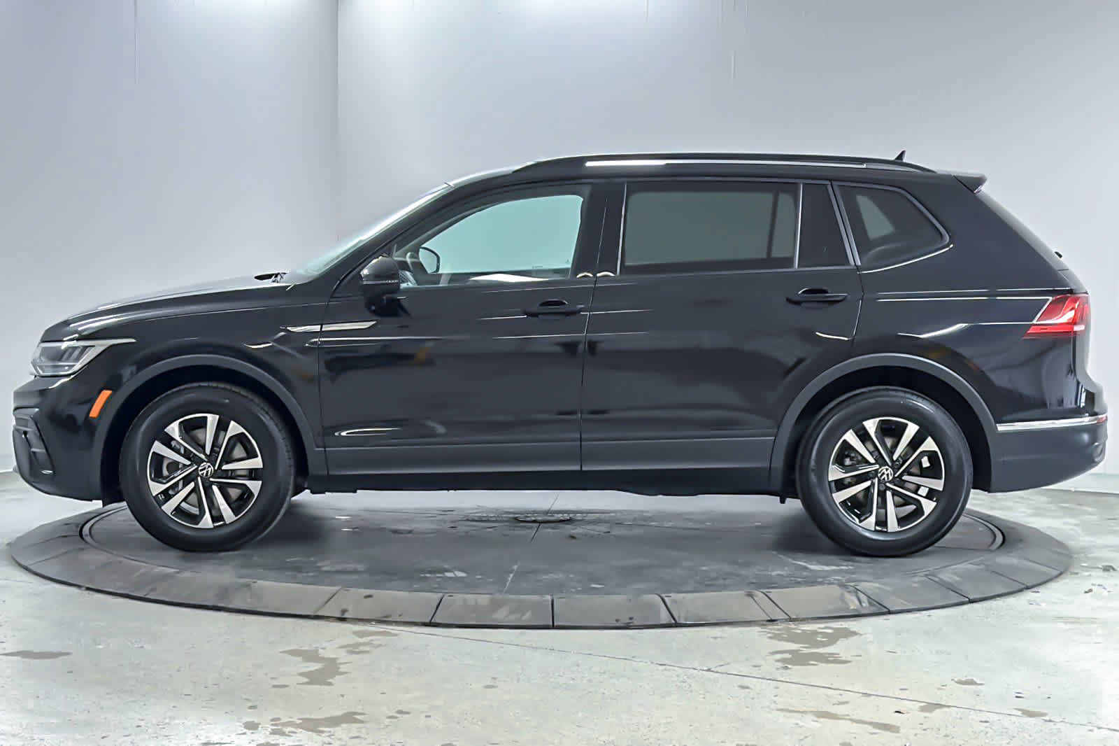 Used 2023 Volkswagen Tiguan S FWD image 5