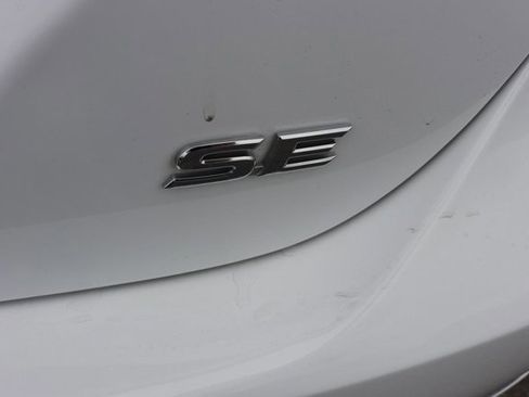 Used 2023 Toyota Camry SE image 6