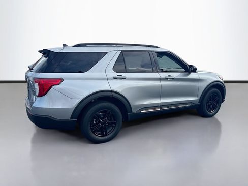 Used 2023 Ford Explorer XLT AWD/4WD image 7