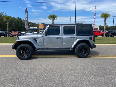 Used 2020 Jeep Wrangler Unlimited Sahara image 4