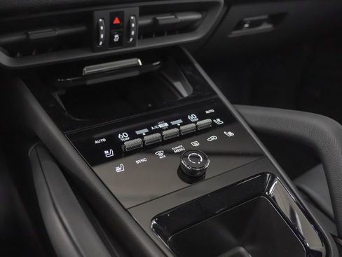 Used 2025 Porsche Cayenne Coupe AWD/4WD image 33