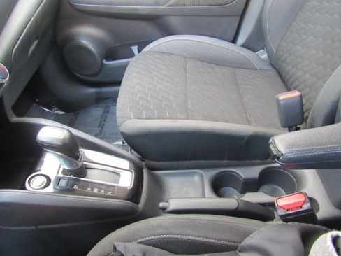 Used 2021 Nissan Kicks S image 34