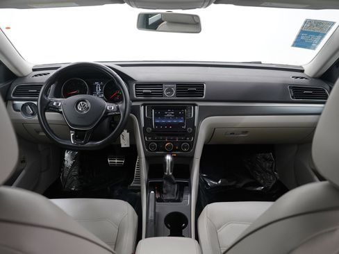 Used 2017 Volkswagen Passat 1.8T R-Line image 12