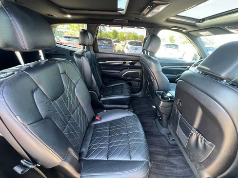 Used 2023 Kia Telluride AWD image 30