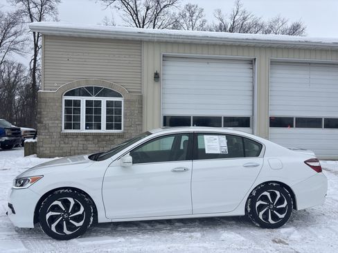 Used 2016 Honda Accord EX image 9