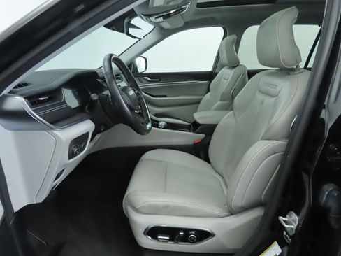 Used 2021 Jeep Grand Cherokee L Overland w/ Luxury Tech Group IV image 20