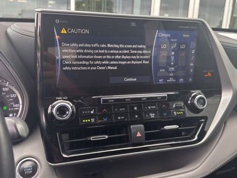 Used 2021 Toyota Highlander Platinum image 12