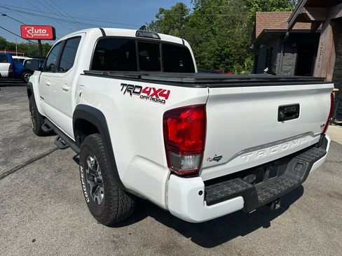 Used 2016 Toyota Tacoma TRD Off-Road w/ Premium & Technology Package AWD/4WD image 2