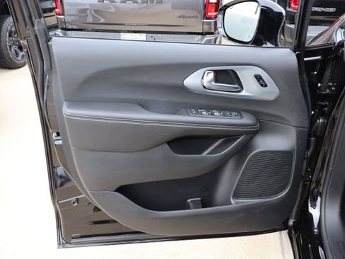 New 2026 Chrysler Pacifica Limited w/ S Appearance Package AWD/4WD image 10