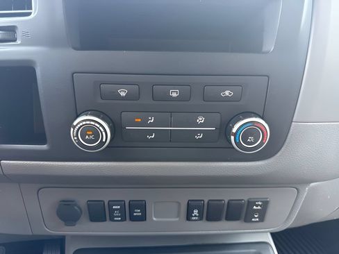 Used 2018 Nissan NV 3500 SL RWD image 17