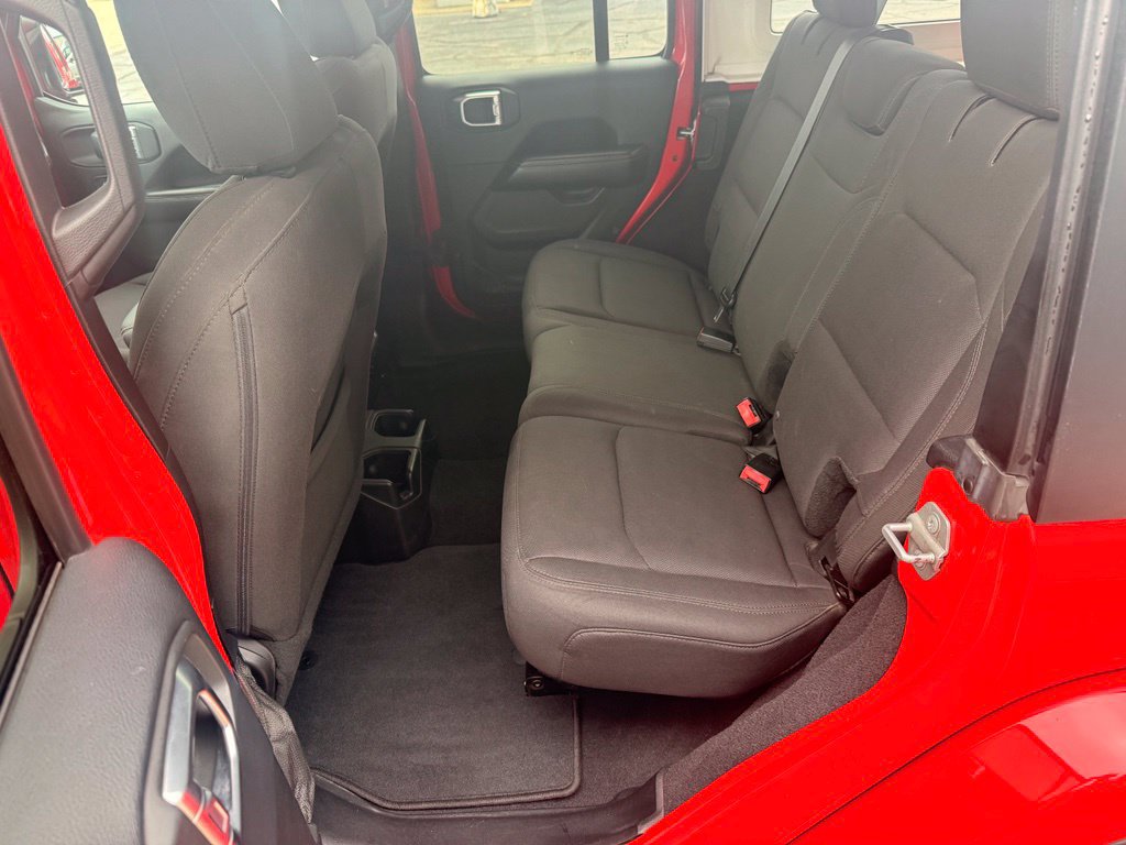 Used 2018 Jeep Wrangler Unlimited Sahara AWD/4WD image 15