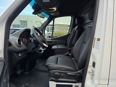New 2025 Mercedes-Benz Sprinter 2500 image 10