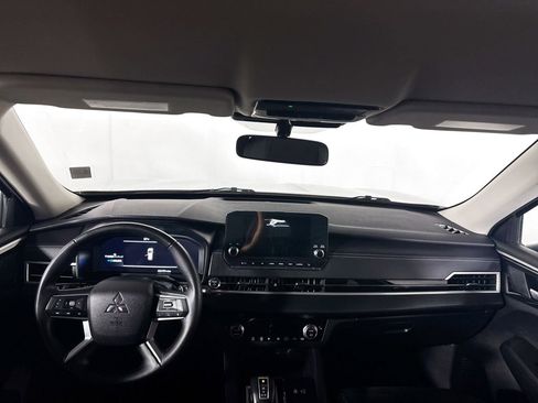 Used 2024 Mitsubishi Outlander SE image 12