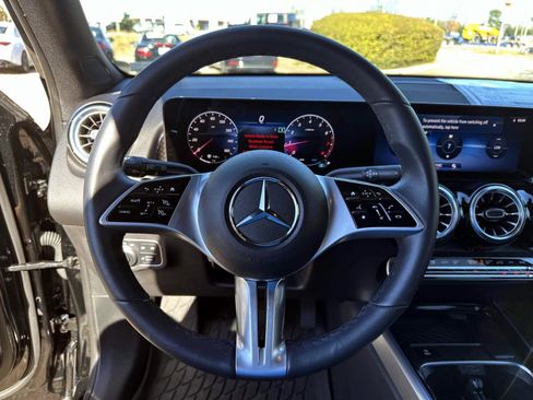 Used 2025 Mercedes-Benz GLB 250 image 25