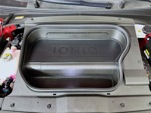 Used 2024 Hyundai Ioniq 6 SE RWD image 34