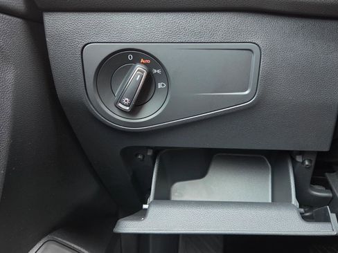 Used 2024 Volkswagen Tiguan SE image 23