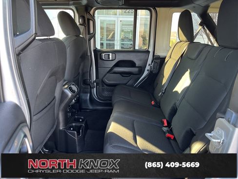 Used 2019 Jeep Wrangler Unlimited Sahara image 13