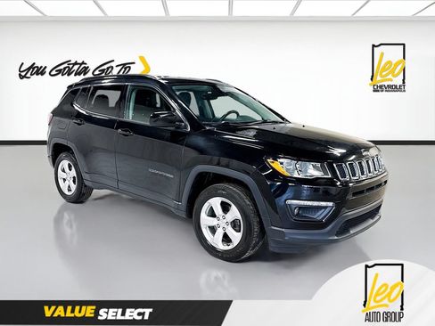 Used 2018 Jeep Compass Latitude w/ Popular Equipment Group AWD/4WD image 4