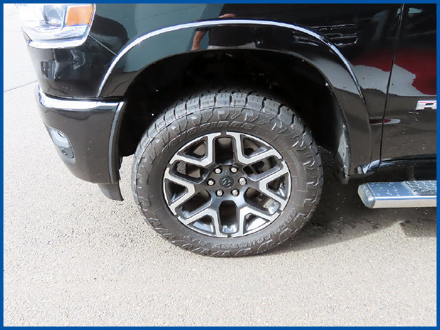 Used 2025 RAM 1500 Laramie w/ Sport Appearance Package AWD/4WD image 4