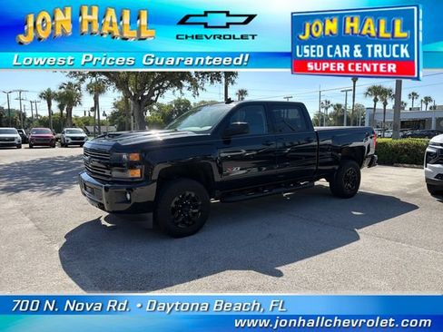 Used 2019 Chevrolet Silverado 2500 LT w/ Midnight Edition AWD/4WD image 2