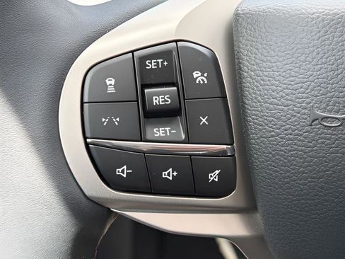 New 2026 Ford Explorer Active w/ Active Comfort Package AWD/4WD image 8