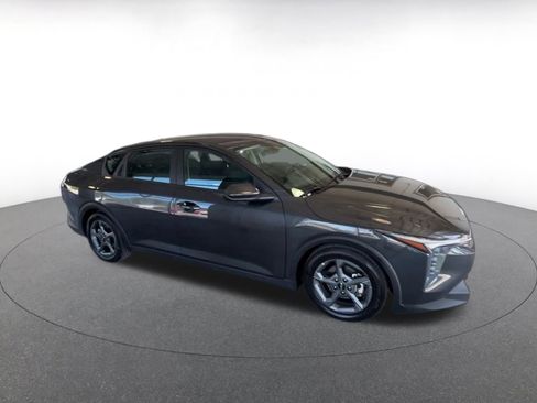 Used 2025 Kia K4 LXS image 2