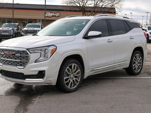 Used 2023 GMC Terrain Denali w/ Denali Premium Package image 3