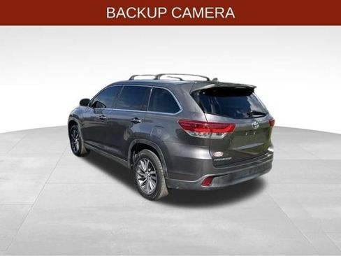 Used 2019 Toyota Highlander XLE FWD image 5