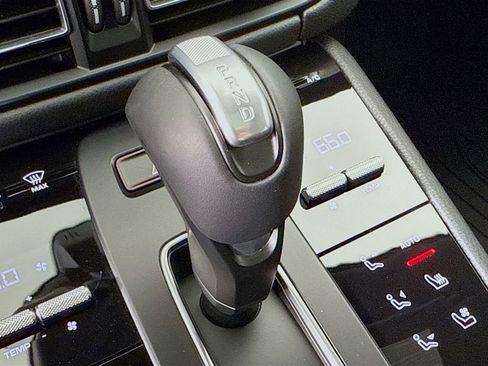 Certified 2025 Porsche Macan image 21