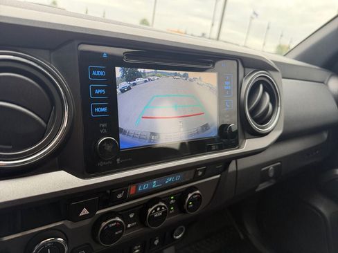 Used 2016 Toyota Tacoma TRD Off-Road w/ Premium & Technology Package AWD/4WD image 17