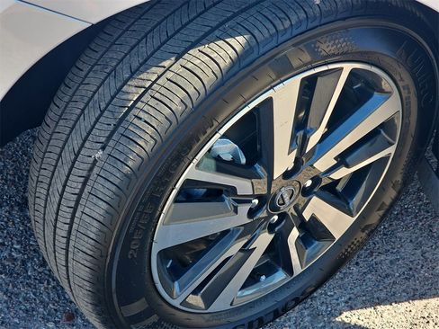 Used 2025 Nissan Versa SV w/ Trunk Package image 31