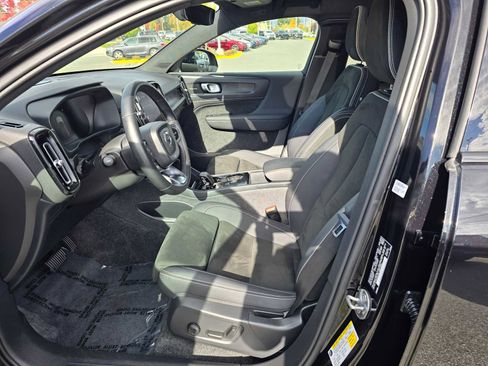 Used 2023 Volvo C40 P8 Recharge Ultimate image 22