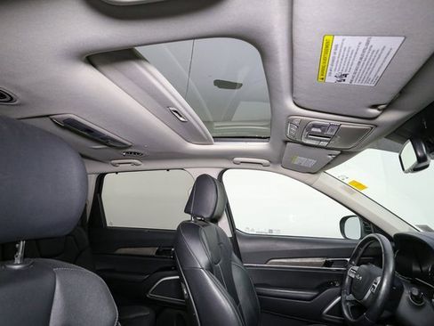 Used 2022 Kia Telluride EX w/ Towing Package image 17