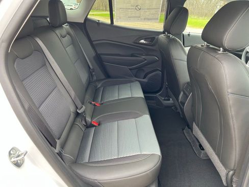 New 2026 Chevrolet Trax LT w/ LT Convenience Package FWD image 17