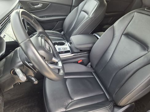 Used 2019 Audi Q8 Premium w/ Convenience Package AWD/4WD image 10