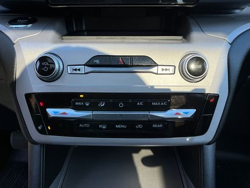 Used 2024 Ford Explorer XLT w/ Equipment Group 202A image 17