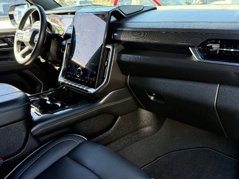 Used 2025 GMC Yukon Elevation image 26