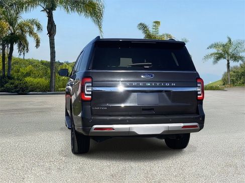 Used 2023 Ford Expedition Limited image 3