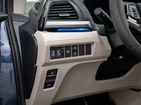 New 2026 Honda Odyssey Touring image 23