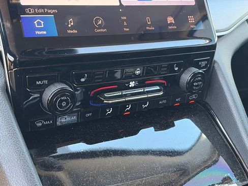 Used 2023 Jeep Grand Cherokee L Limited image 20