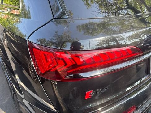 Used 2022 Audi SQ7 Prestige AWD/4WD image 6