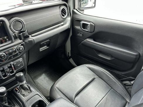 Used 2020 Jeep Wrangler Unlimited Sahara AWD/4WD image 16