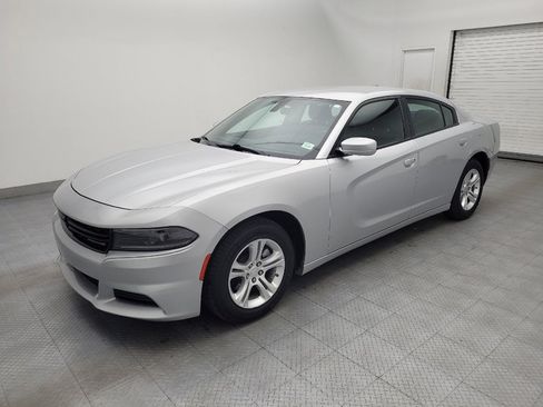 Used 2022 Dodge Charger SXT RWD image 2