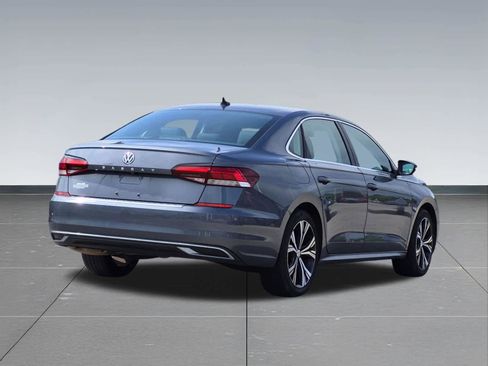 Used 2022 Volkswagen Passat 2.0T SE FWD image 11