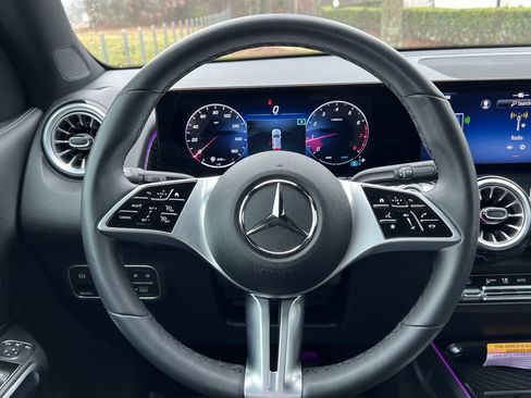 Certified 2025 Mercedes-Benz GLB 250 4MATIC image 18