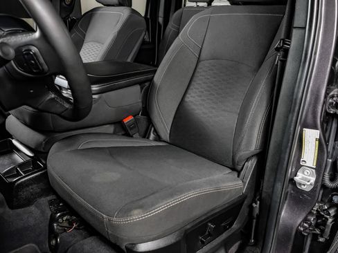 Used 2025 RAM 2500 Big Horn AWD/4WD image 29