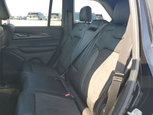 New 2025 Jeep Grand Cherokee Altitude image 14