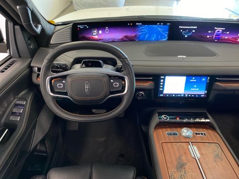 New 2026 Lincoln Navigator Black Label AWD/4WD image 16