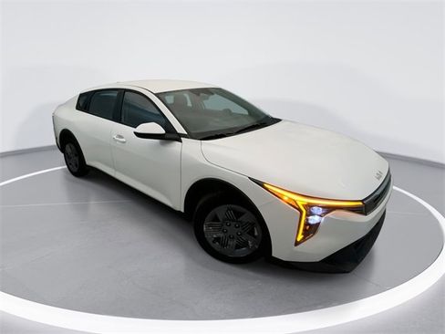 Used 2025 Kia K4 LX image 1