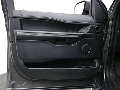 Used 2021 Ford Expedition XLT RWD image 14